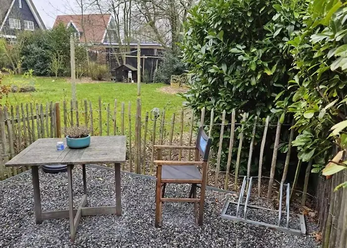 Have A Stay! - Tussen De Bossen En De Bollenvelden *