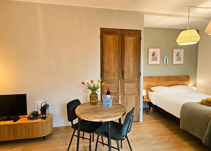 Have A Stay! - Tussen De Bossen En De Bollenvelden