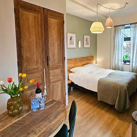 Have A Stay! - Tussen De Bossen En De Bollenvelden *